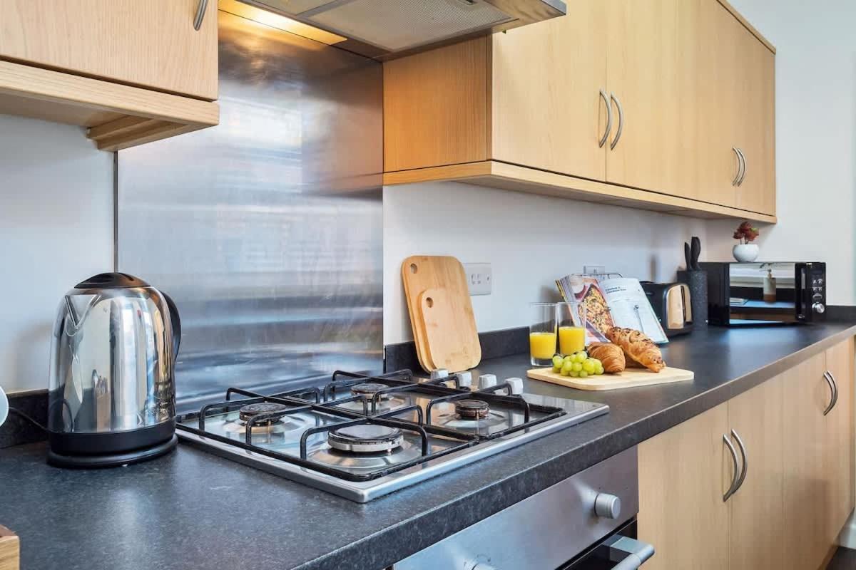Nursery House By Truestays - 3 Bedroom House In Stoke-On-Trent 외부 사진