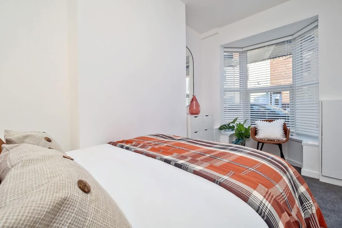 Nursery House By Truestays - 3 Bedroom House In Stoke-On-Trent 외부 사진