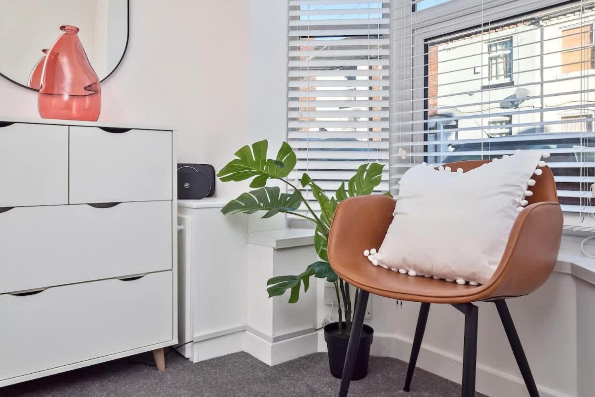 Nursery House By Truestays - 3 Bedroom House In Stoke-On-Trent 외부 사진